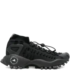 Кроссовки на рифленой подошве