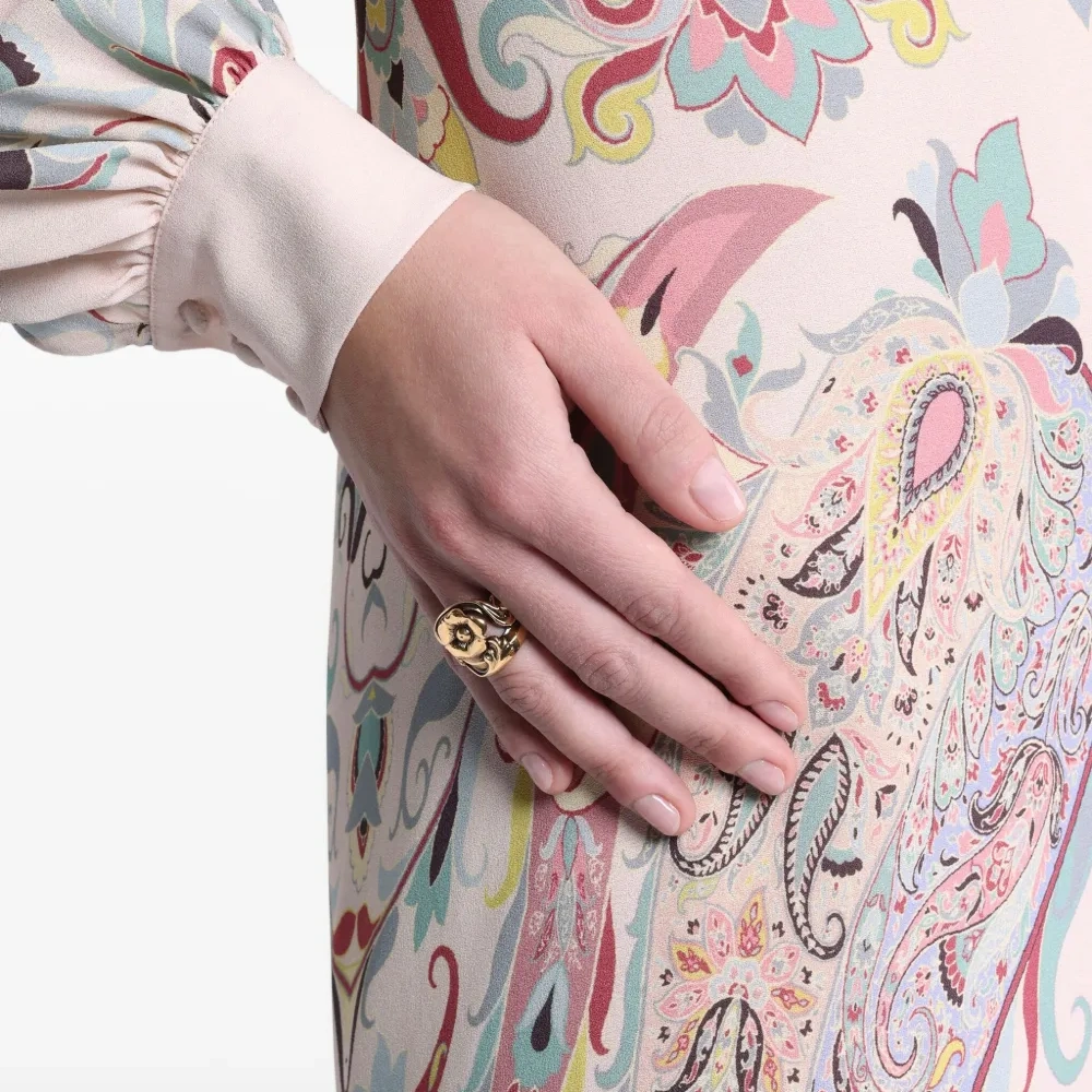 Кольцо с декором в форме цветка