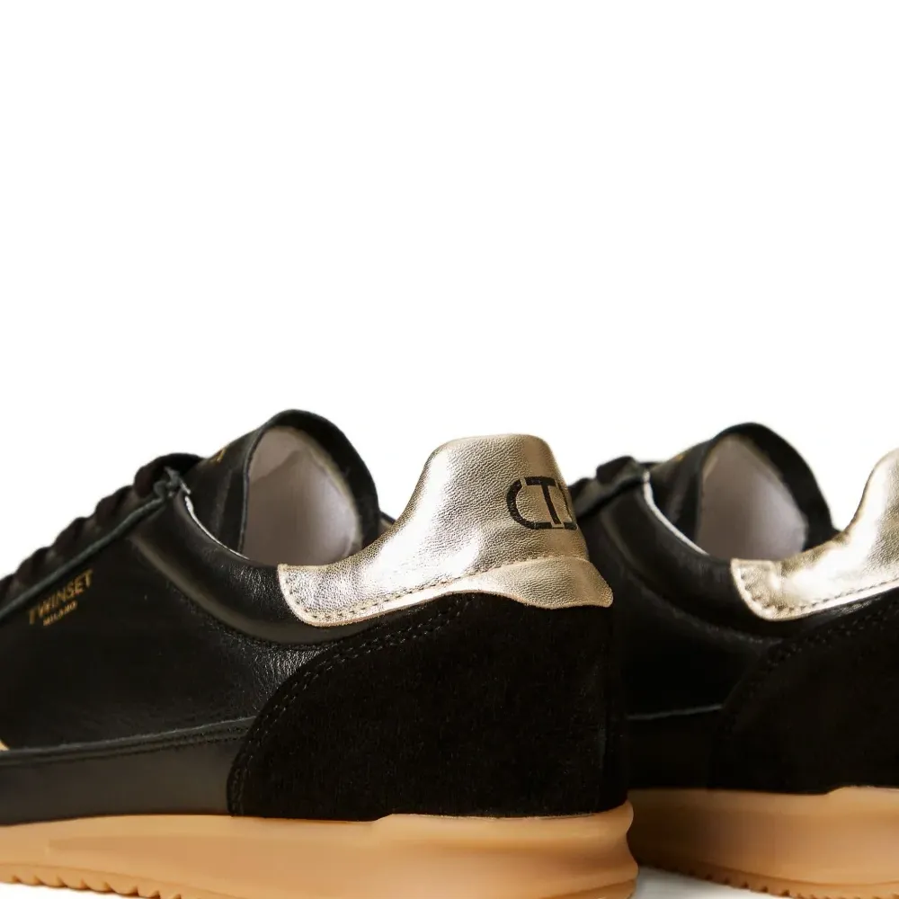 Кроссовки на шнуровке