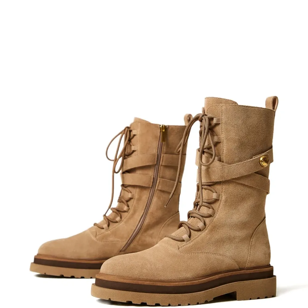 Ботинки на шнуровке