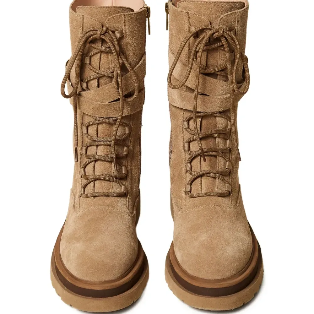 Ботинки на шнуровке