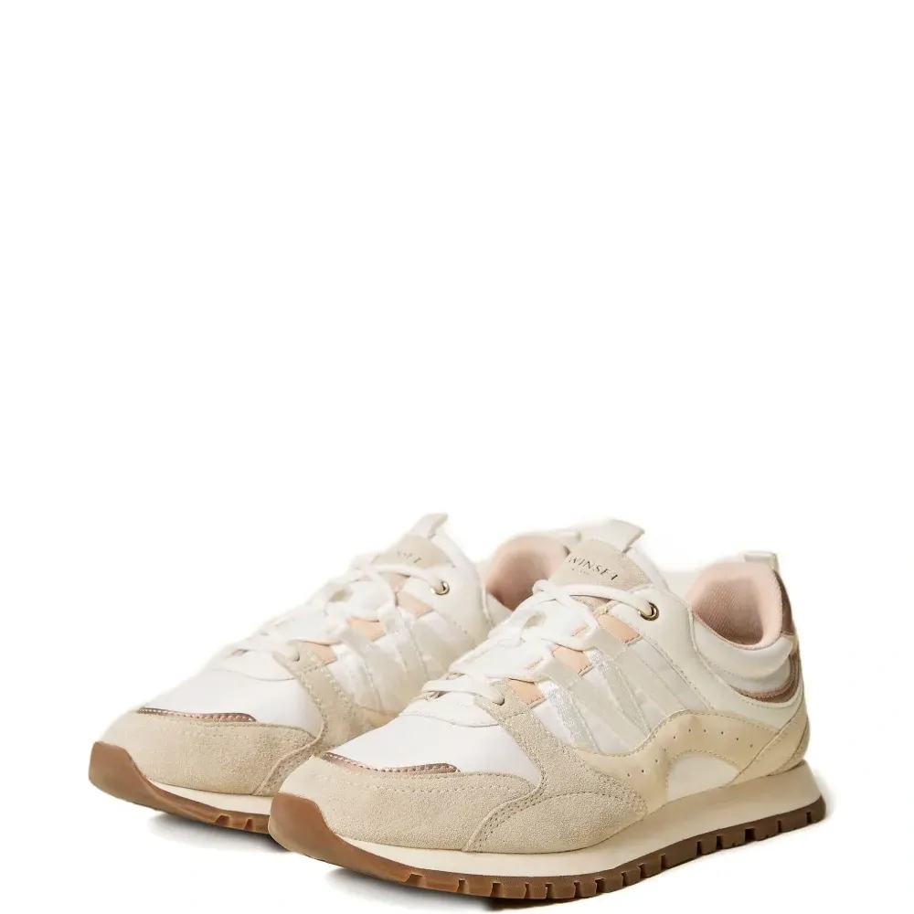 Кроссовки на шнуровке