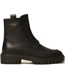 Массивные ботинки на шнуровке