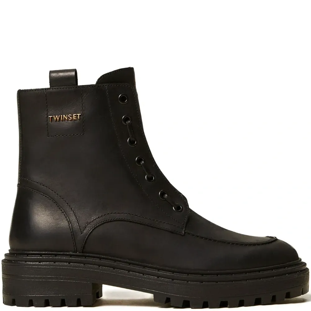 Массивные ботинки на шнуровке