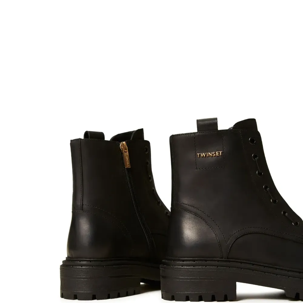 Массивные ботинки на шнуровке