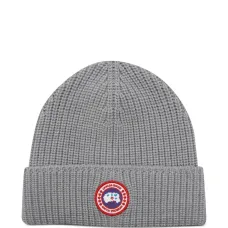 Шапка бини в рубчик с нашивкой-логотипом