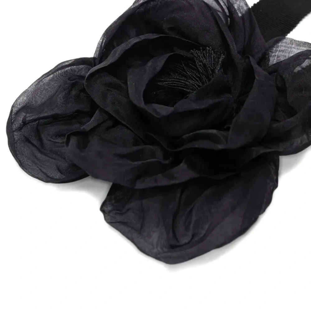 Чокер с декором в форме розы