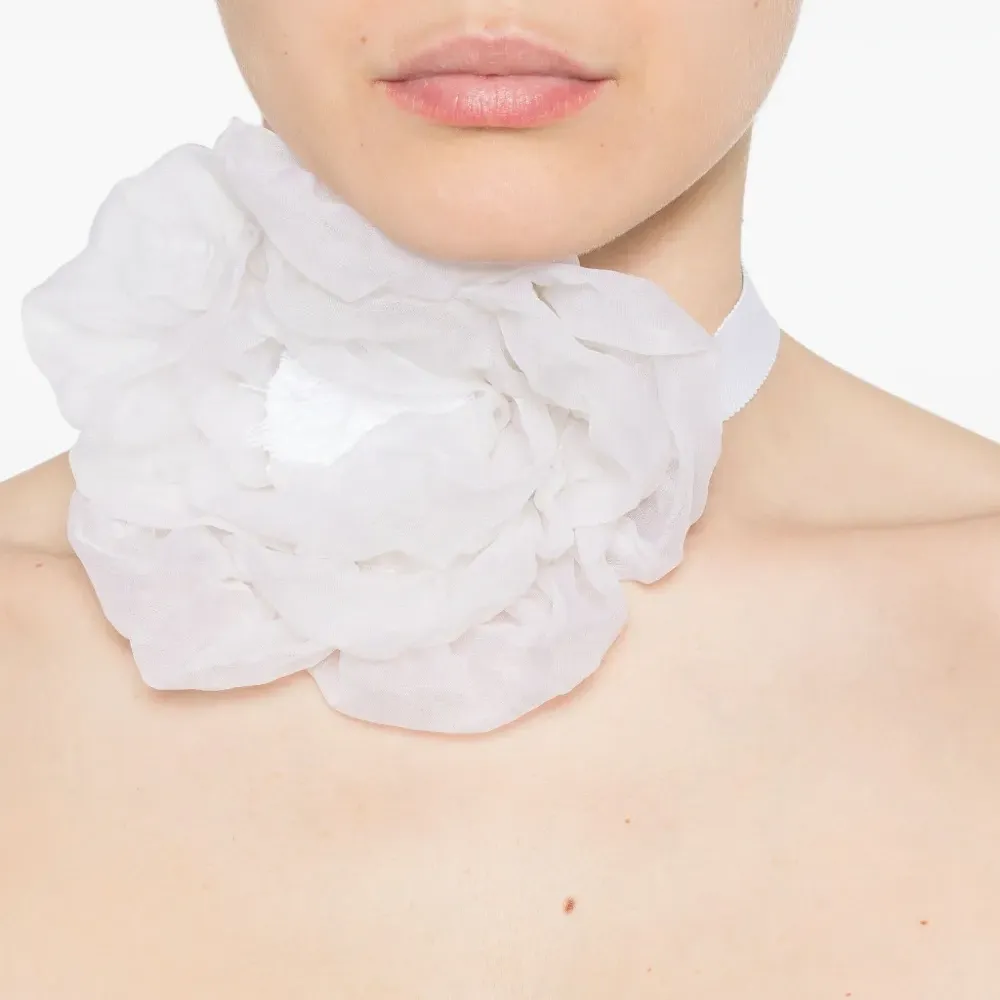 Колье-чокер с цветочным декором