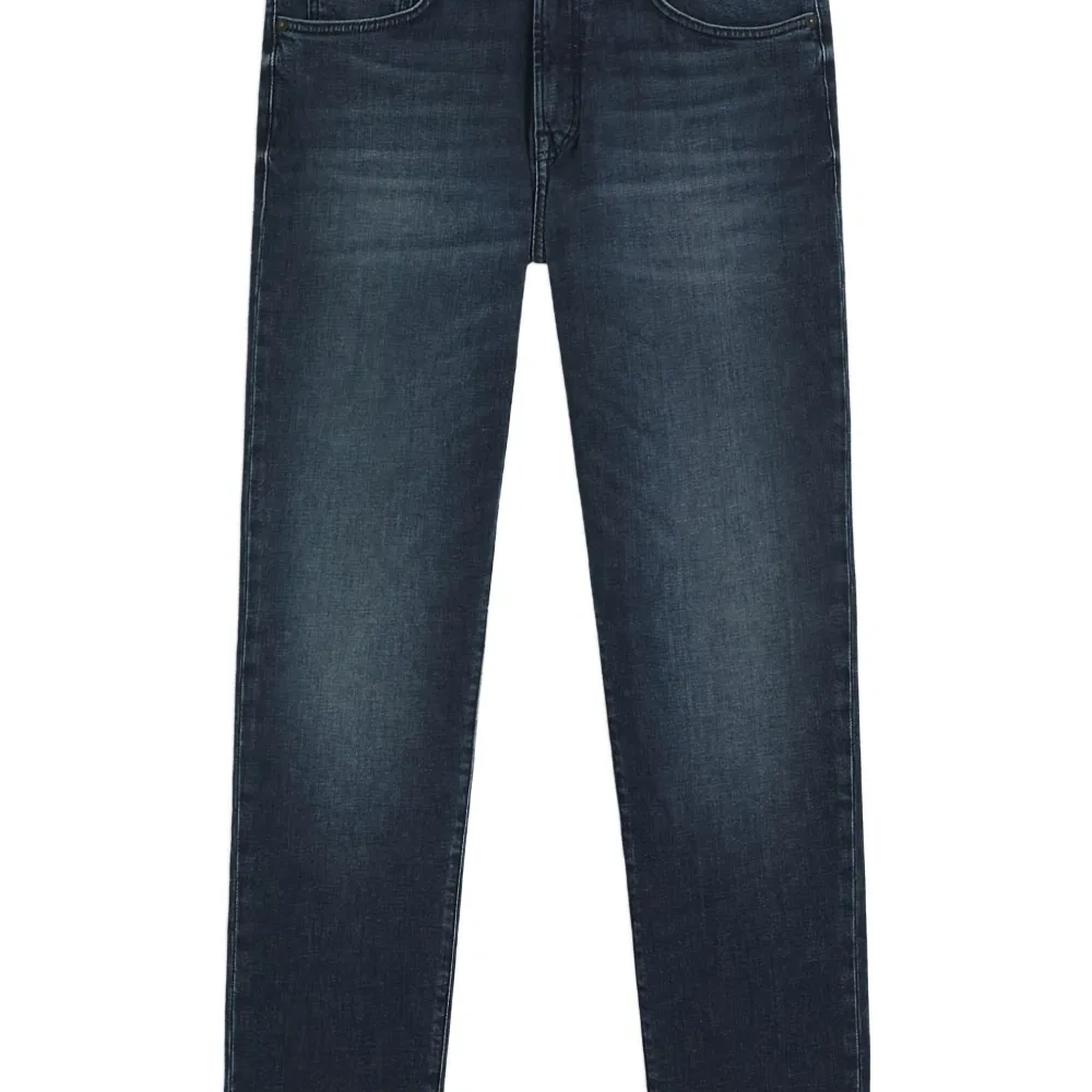 Джинсы с нашивкой