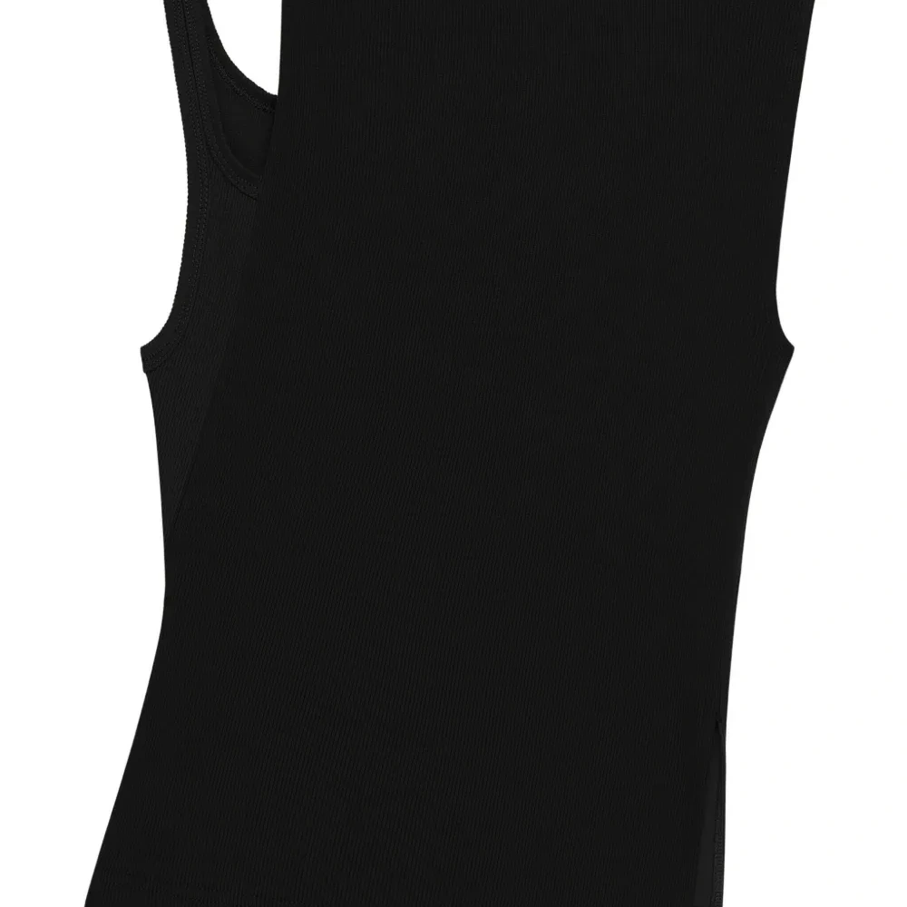 Топ в рубчик с асимметричным вырезом