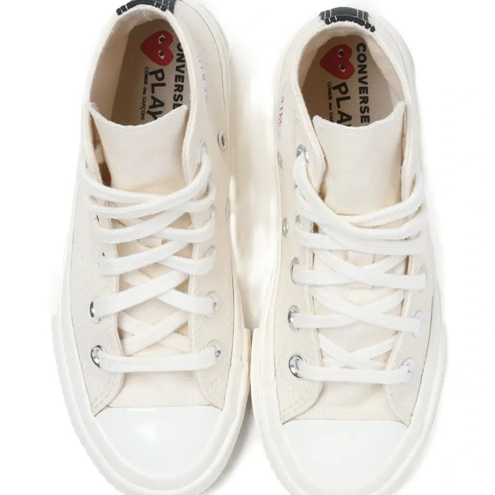 Высокие кроссовки с логотипом