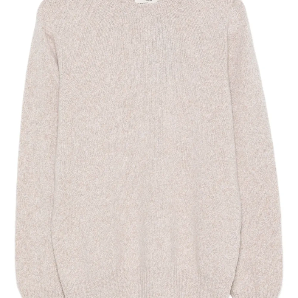 Свитер с круглым вырезом