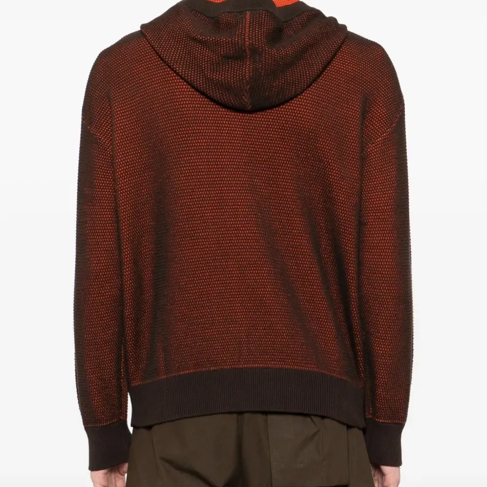 Худи с вышитым логотипом