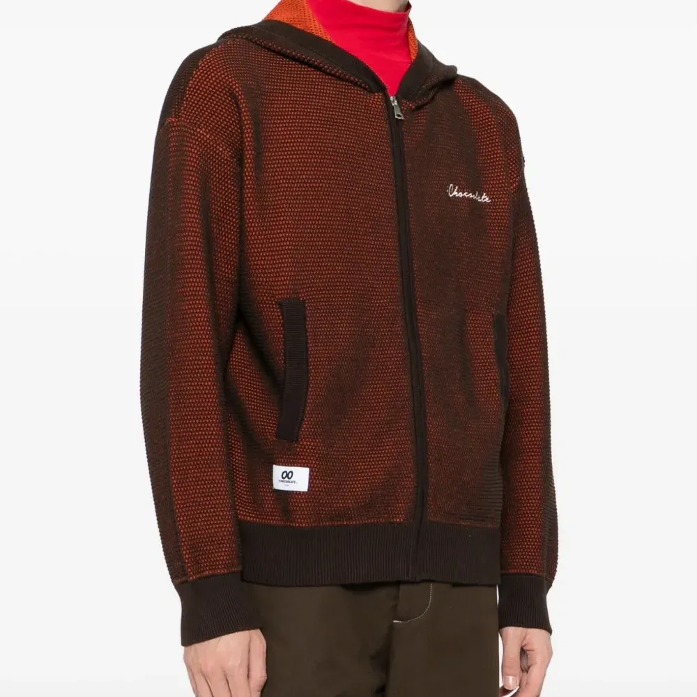 Худи с вышитым логотипом