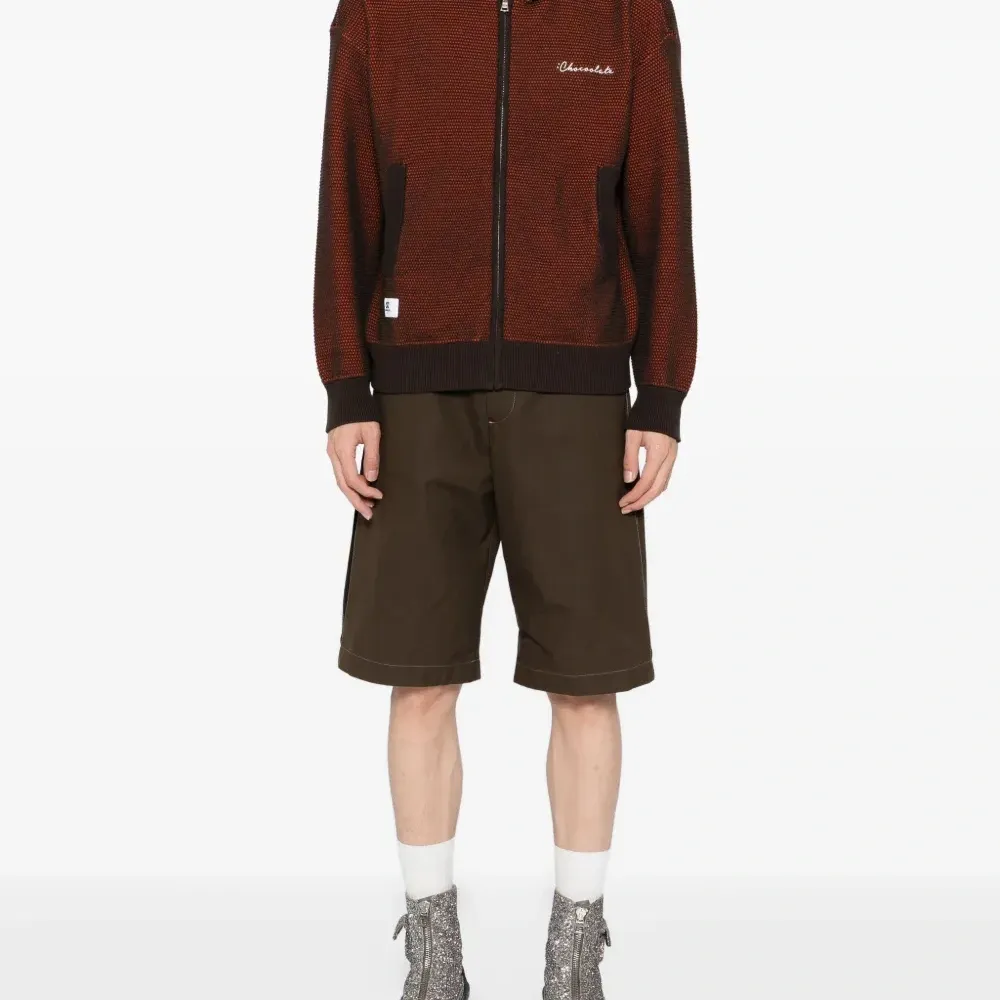 Худи с вышитым логотипом