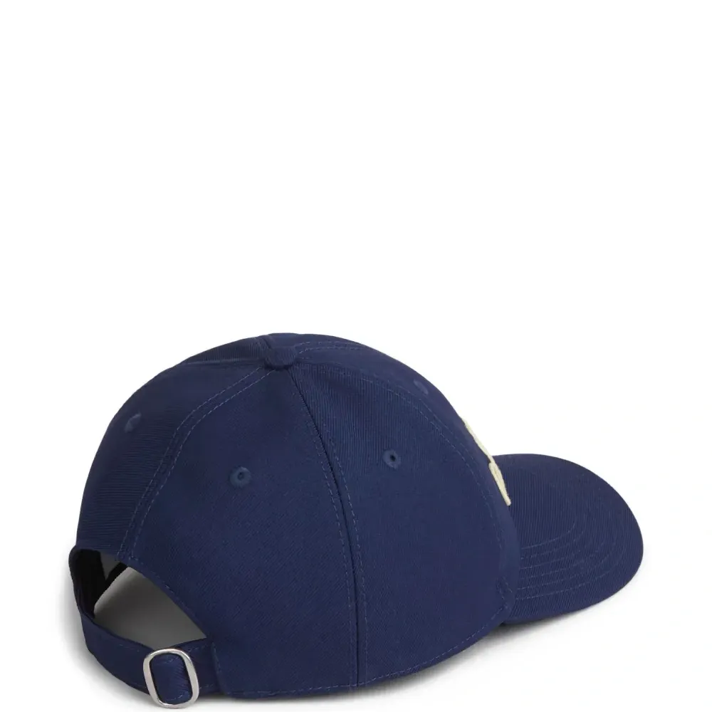 Бейсболка с логотипом