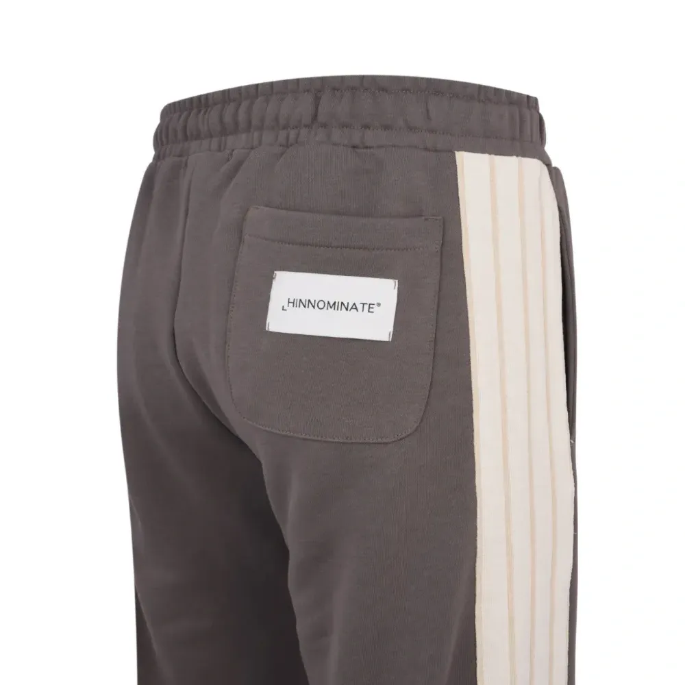 Брюки с боковыми полосками и шнурком