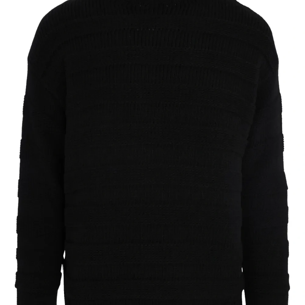 Свитер с высоким воротником и бахромой