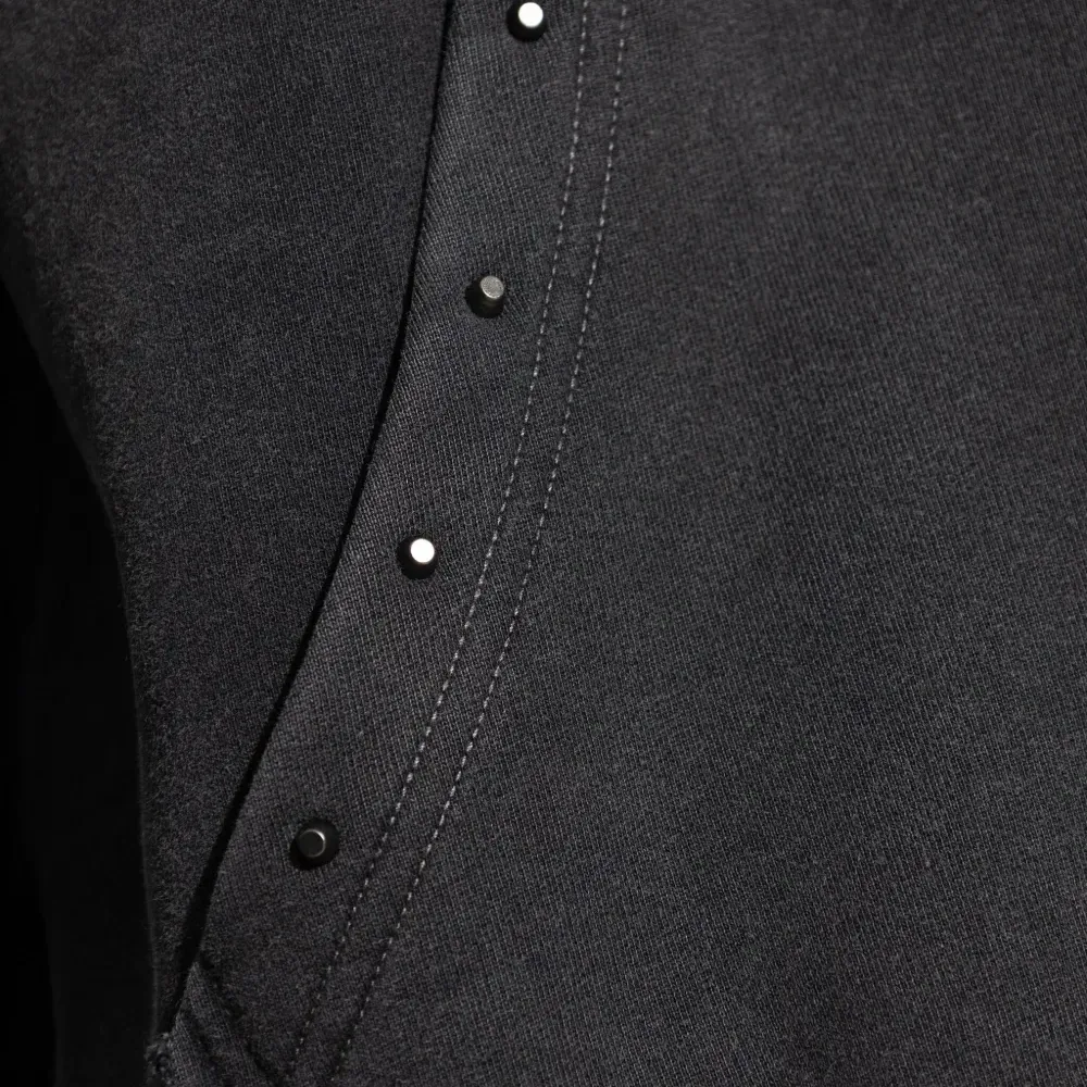 Худи с принтом и заклепками