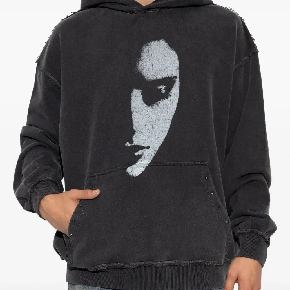 Худи с принтом и заклепками