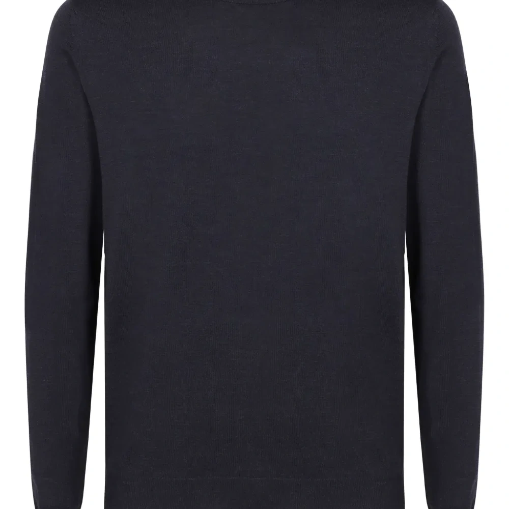 Свитер с круглым вырезом