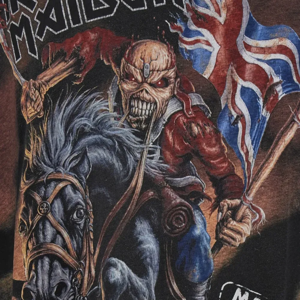 Футболка с графичным принтом