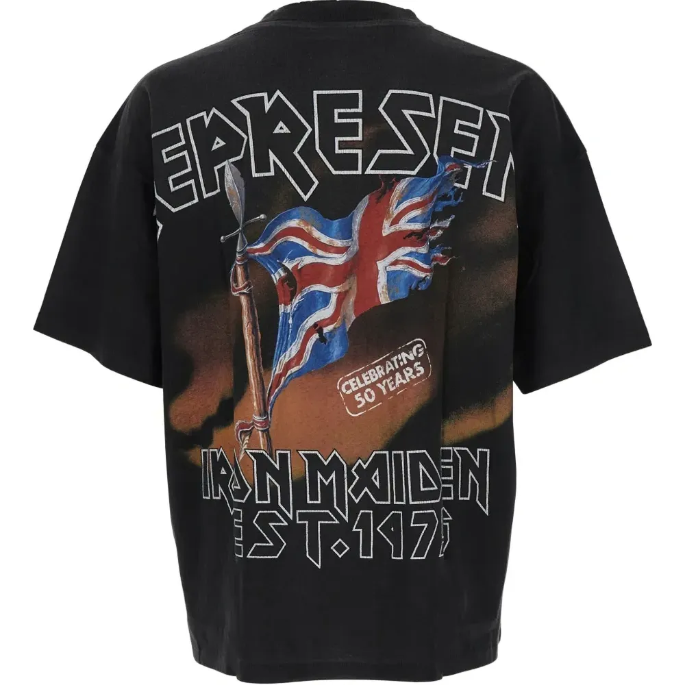 Футболка с графичным принтом