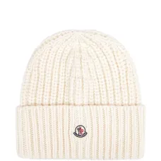 Шапка бини в рубчик с нашивкой-логотипом