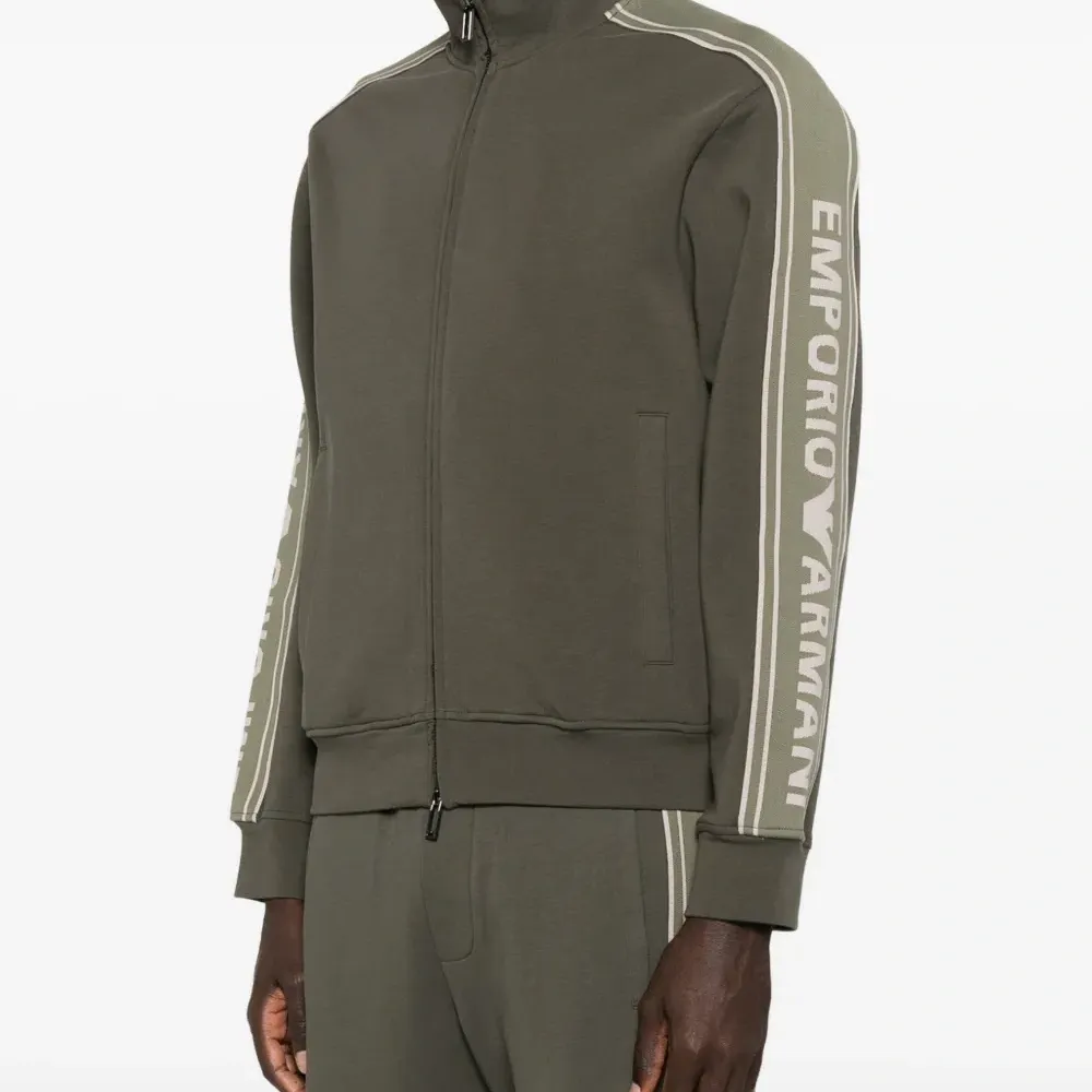 Толстовка на молнии с логотипом