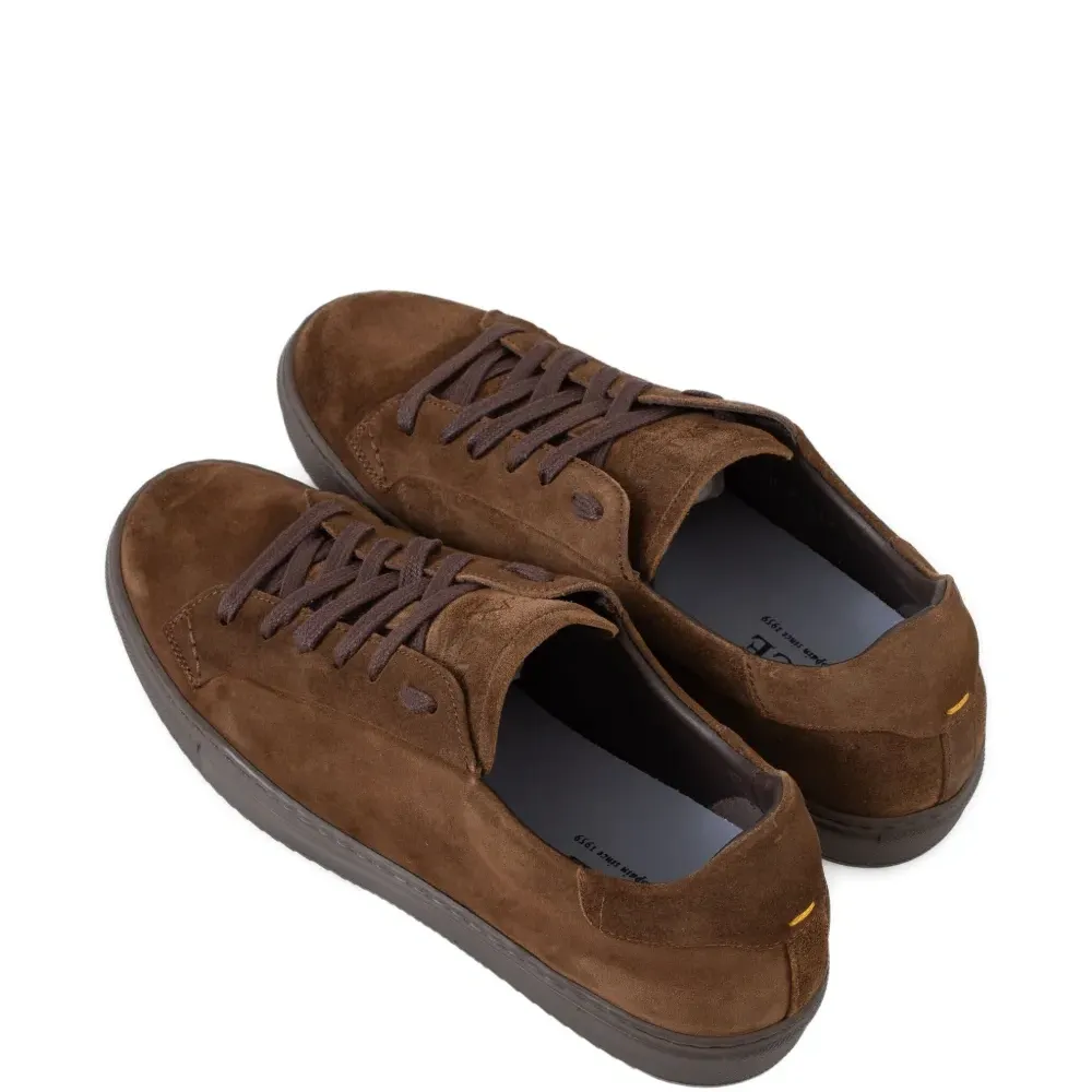 Кроссовки на шнуровке