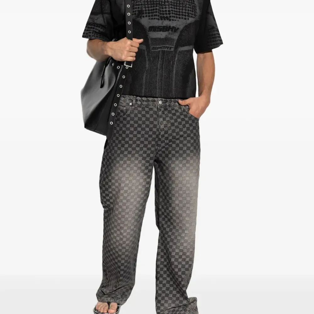 Футболка с фактурным принтом