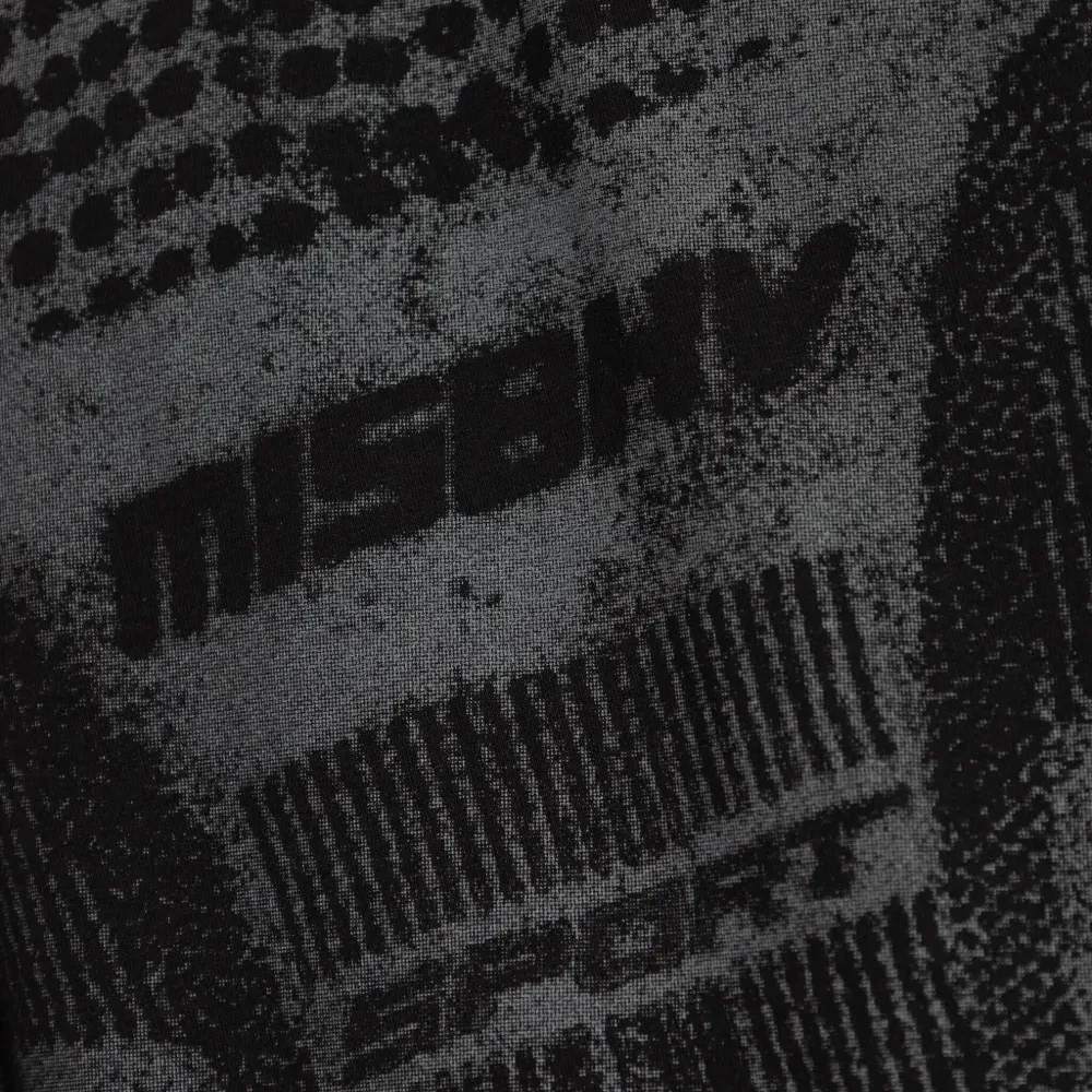 Футболка с фактурным принтом