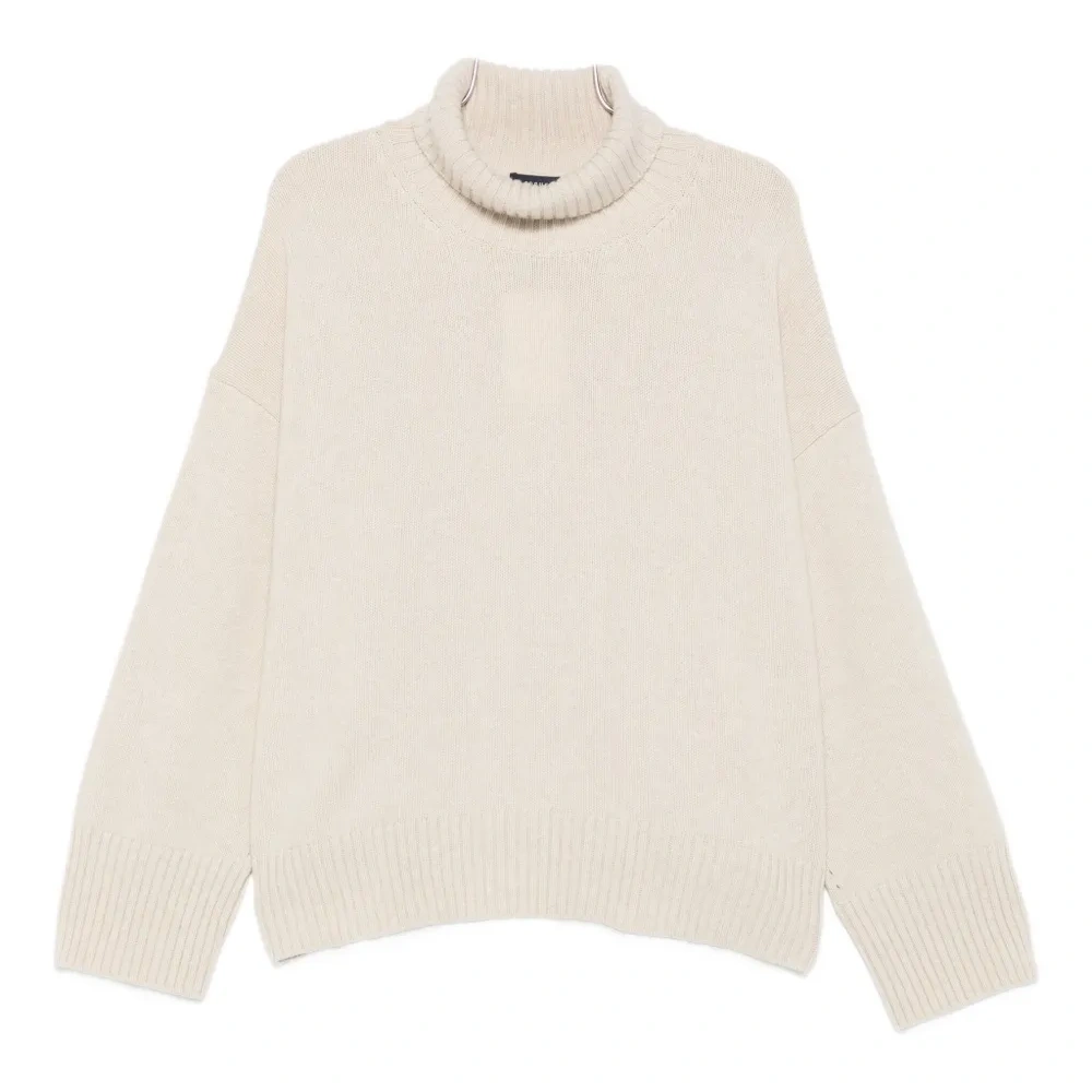 Шерстяной свитер с высоким воротником