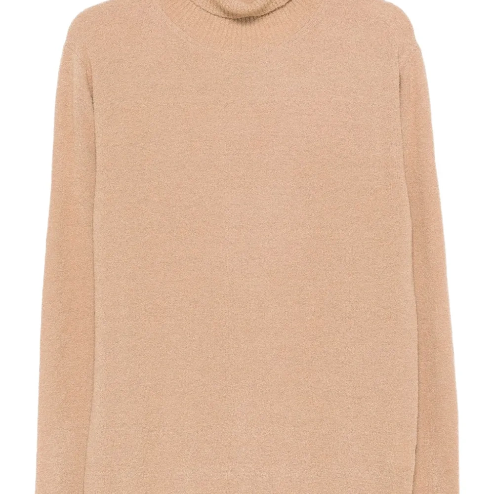 Свитер с высоким воротником