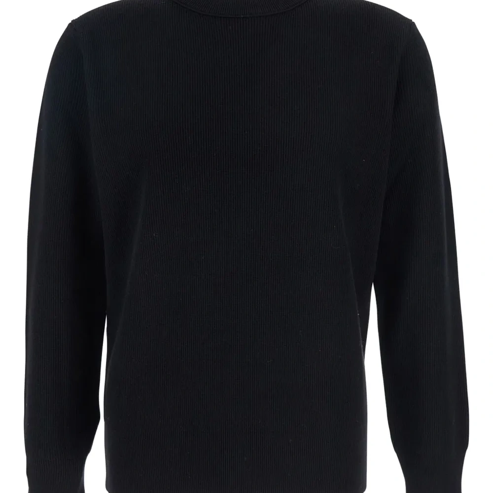 Свитер в рубчик с круглым вырезом