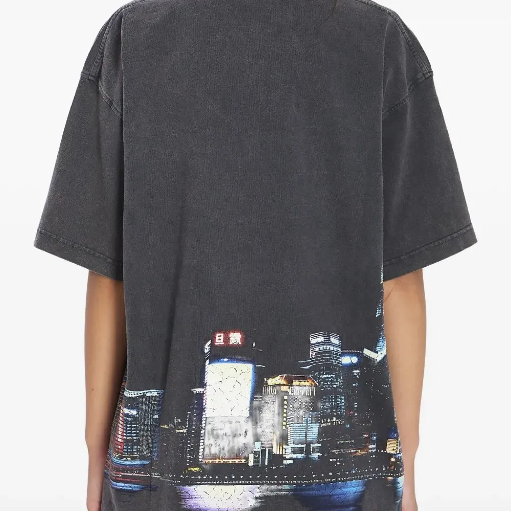 Футболка со стразами