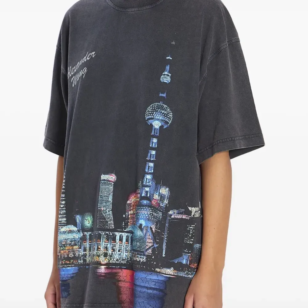 Футболка со стразами