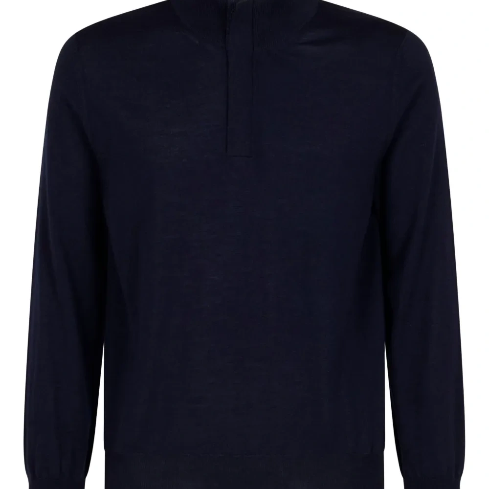 Свитер с высоким воротником