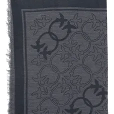 Шарф с бахромой и узором