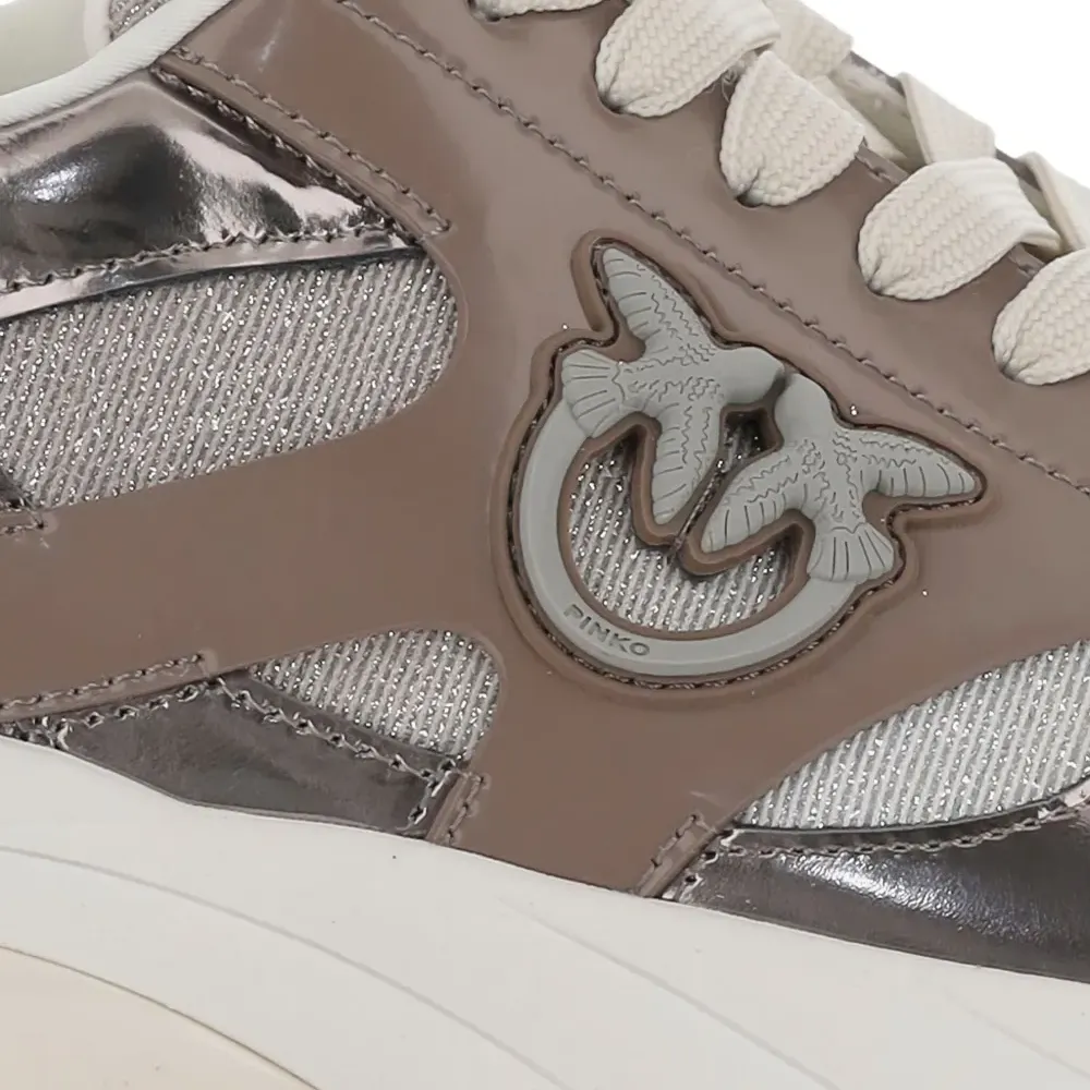 Кроссовки с эффектом металлик