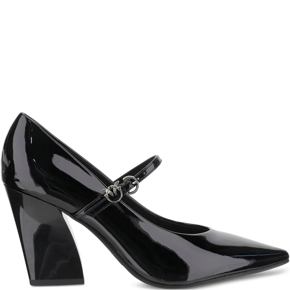 Туфли с заостренным носком