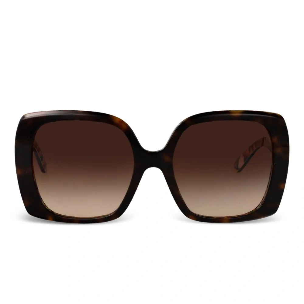 Солнцезащитные очки в массивной оправе