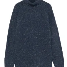 Свитер с высоким воротником