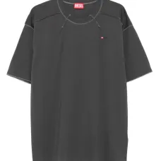 Футболка с декоративной строчкой