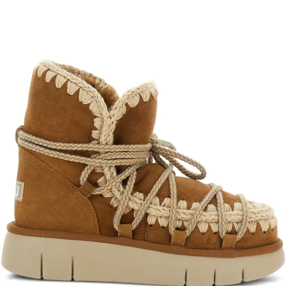 Ботинки с отделкой в технике кроше