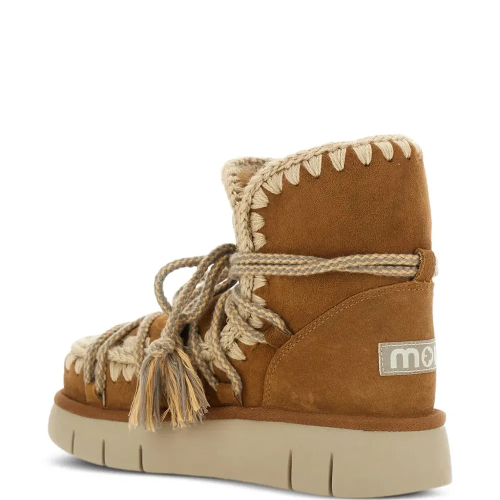 Ботинки с отделкой в технике кроше