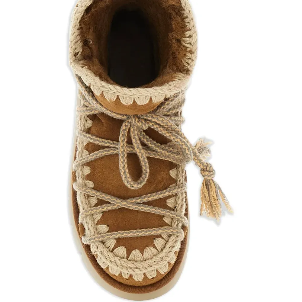 Ботинки с отделкой в технике кроше