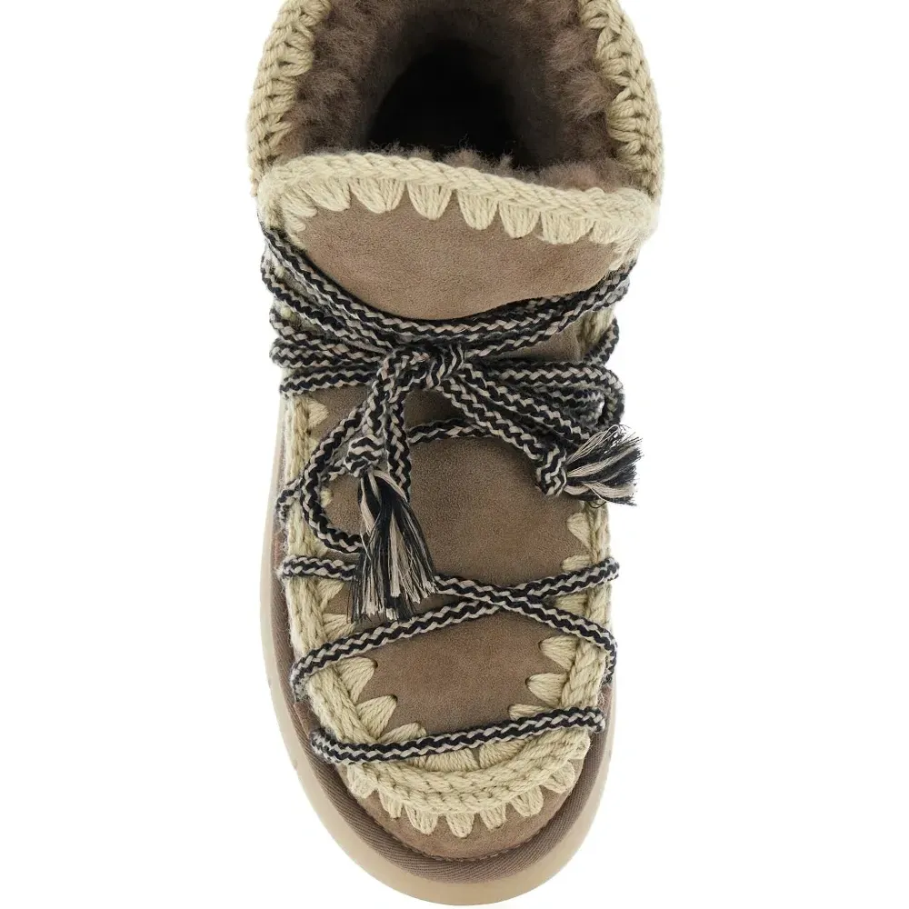 Ботинки на шнуровке с отделкой в технике роше