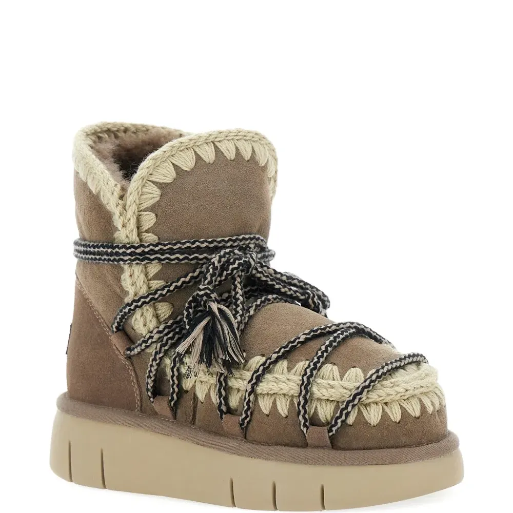 Ботинки на шнуровке с отделкой в технике роше