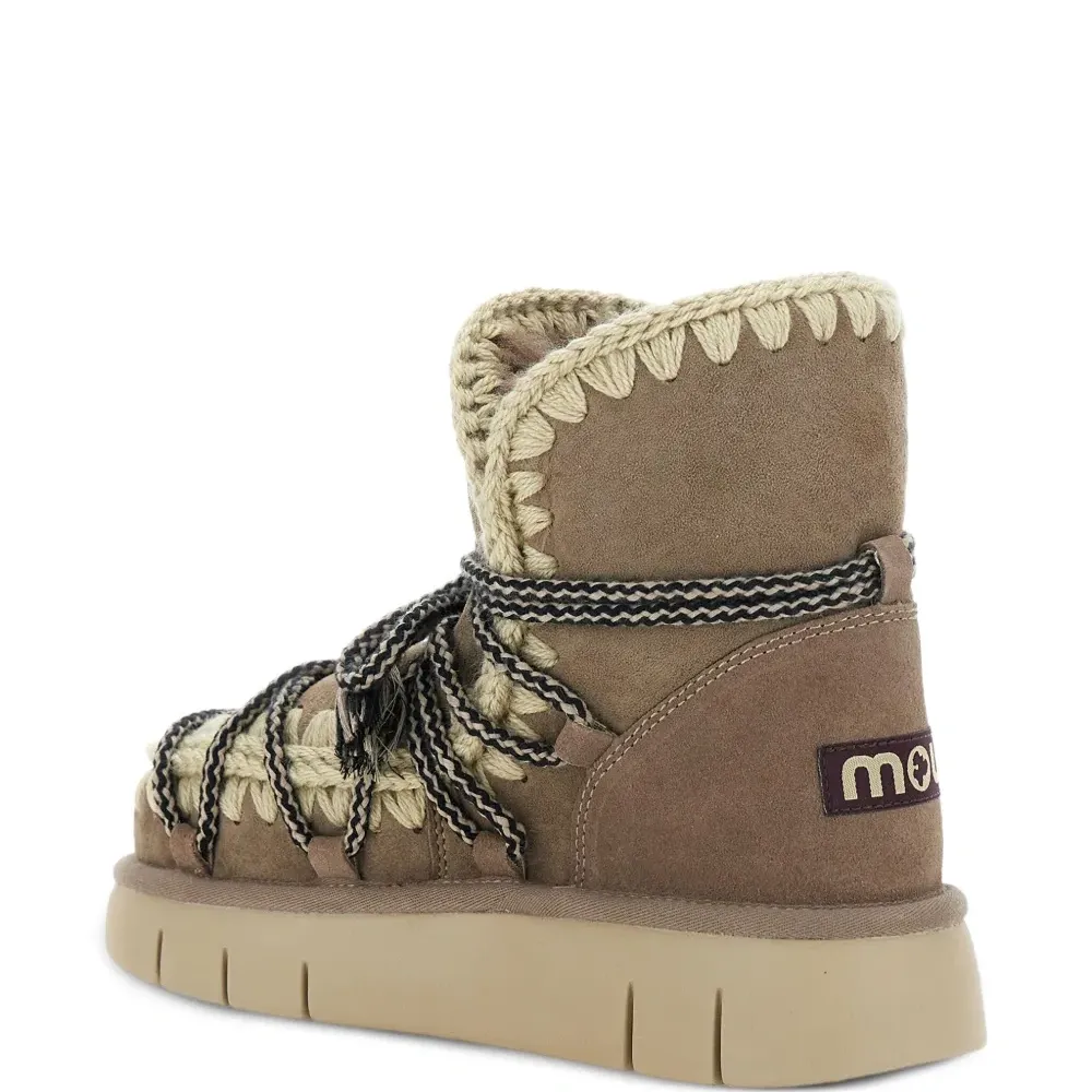 Ботинки на шнуровке с отделкой в технике роше